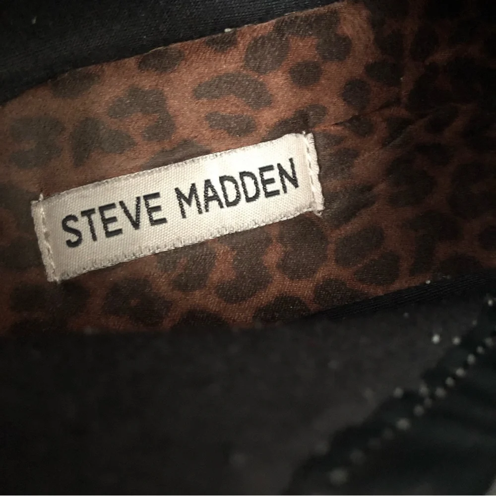 Steve Madden Girl’s Emoji Patch SideZipper High Top Sneakers Shoes, 4